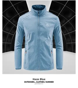 Veste de protection solaire bleu brume avec col montant et poignets élastiques pour le sport