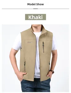 Détail d'un gilet d'extérieur kaki avec poches zippées et logo brodé sur la poitrine
