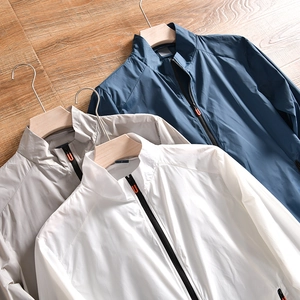 Vestes légères respirantes à col montant pour hommes en bleu marine, gris et blanc