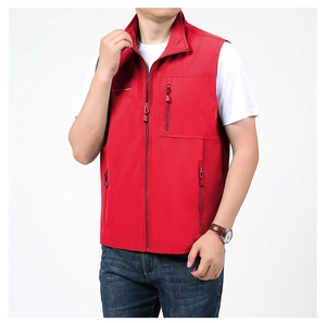 Vue de face du gilet de pêche rouge à poches multiples avec col montant pour hommes