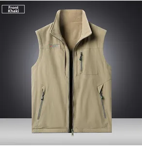 Détail de la veste tactique kaki avec col montant durable et doublure en polaire chaude
