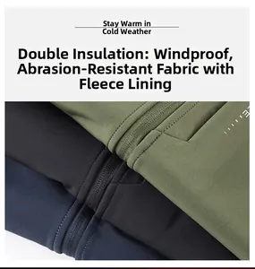 Détail de la doublure polaire de la veste coupe-vent pour homme montrant le tissu chaud