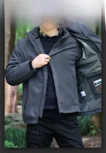 Détail de veste 3-en-1 pour homme montrant la coque coupe-vent et la doublure polaire