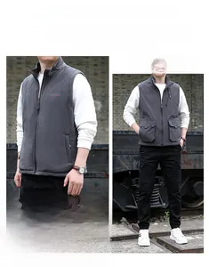 Détail du gilet réversible pour homme avec doublure polaire et tissu coupe-vent durable