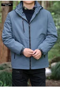 Détail de la veste outdoor bleu lac avec capuche et poignets ajustables pour hommes