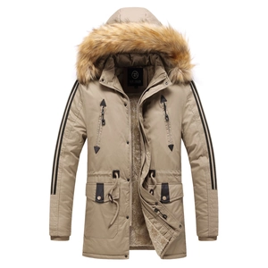 Parka lungo da uomo kaki con cappuccio, collo in pelliccia e fodera in pile calda