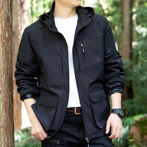 Schwarze Outdoor-Herrenjacke mit Kapuze und Taschen, winddicht für Freizeit und Sport