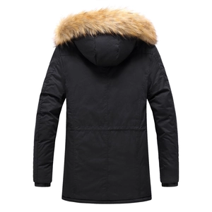 Parka invernale da uomo in nero con bordo del cappuccio in finta pelliccia marrone