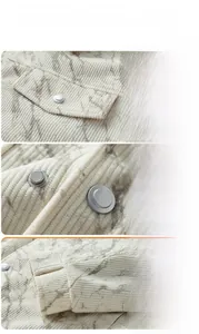 Detailansicht der grauen Cordjacke mit Tintendruck, Metallknöpfen und Brusttasche