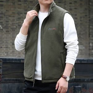 Gilet polaire réversible pour homme vert armée avec col montant et broderie poitrine