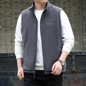 Gilet polaire extérieur pour homme en gris foncé avec fermeture éclair et col montant