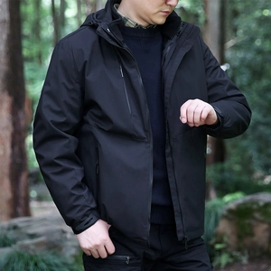 Veste outdoor 3-en-1 homme noire avec capuche, tissu coupe-vent et poches zippées pratiques
