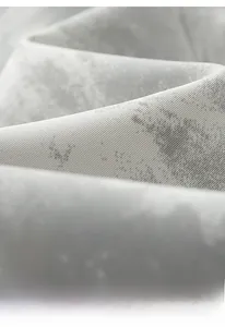 Vista macro dettagliata del tessuto in twill grigio premium per giacca da uomo