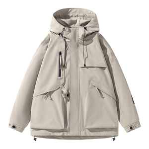 Beigefarbene Herren Retro-Kapuzenjacke im Cargo-Stil mit funktionellem Taschendesign