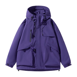 Retro Herren Kapuzenjacke in Lila mit funktionalem Multi-Pocket-Design im Utility-Stil