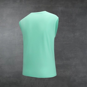 Close-up of mint green breathable mesh fabric on men's sleeveless quick-dry sports vest