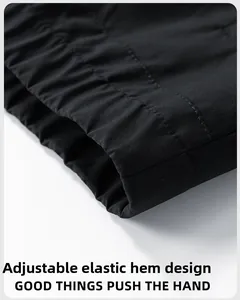 Dettaglio macro dell'orlo elastico regolabile su una giacca casual nera da uomo