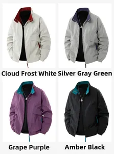 Dettagli della giacca a vento da uomo nei colori bianco nuvola, grigio verde, viola e nero