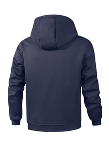 Vista posteriore di una felpa con cappuccio sherpa blu navy pesante e polsini a costine
