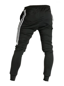 Détail du jogging en polaire pour homme avec trois bandes blanches et bas resserrés