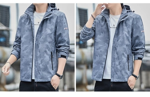 Détail du coupe-vent camouflage gris avec poignets velcro réglables et poche zippée latérale