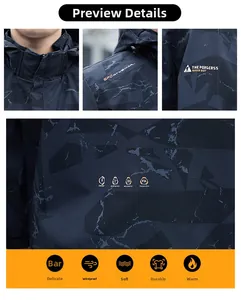 Detailansicht der dunkelblauen Camo-Jacke mit Stehkragen und Sport-Funktionssymbolen