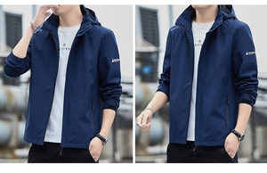 Dettagli della giacca con cappuccio blu navy con polsini in velcro e tasca a zip