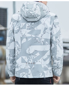 Rückansicht der Herren-Kapuzenjacke mit grauem Marmormuster und funktionalem Icon-Print