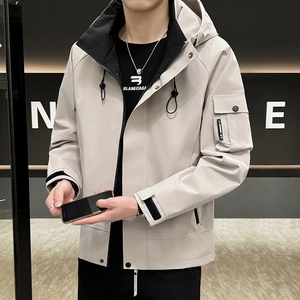 Veste à capuche cargo minimaliste gris clair pour homme avec poche sur la manche