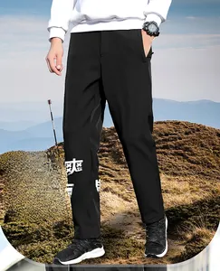 Détail du pantalon outdoor noir pour hommes, tissu extensible séchage rapide et poches zippées
