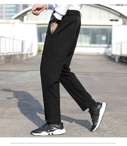 Détail du pantalon de sport noir à taille élastique avec poches pour hommes