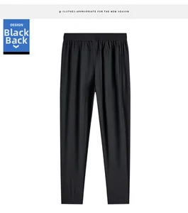 Vue arrière détaillée du pantalon en soie glacée noire pour homme avec taille élastiquée souple