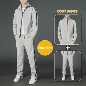 Survêtement décontracté gris clair pour homme avec veste à capuche et pantalon rayé