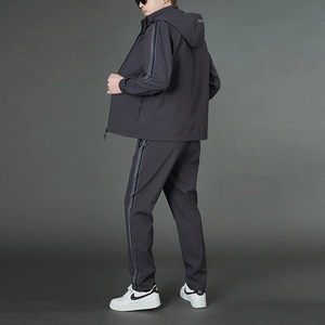 Survêtement homme gris foncé avec veste à capuche et pantalon à bandes latérales