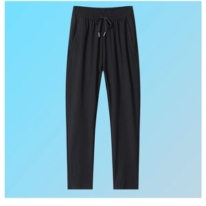 Détail du pantalon en soie glacée pour homme avec taille élastique et cordon de serrage