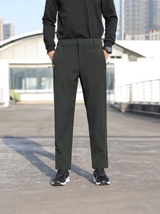 Pantalon de sport élastique pour homme en vert olive avec coupe droite et poches zippées