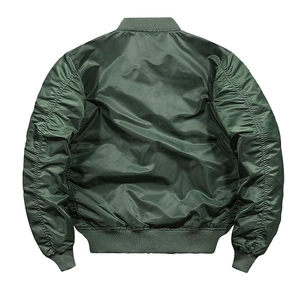 Vue détaillée du dos d'un blouson bomber MA-1 vert avec poignets et ourlet côtelés