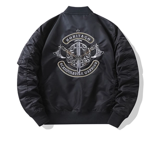 Vue détaillée du dos du blouson bomber MA-1 noir avec broderie Scandinavian Warrior