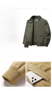 Dettagli del bomber verde militare con colletto a costine e cerniera in metallo lucido