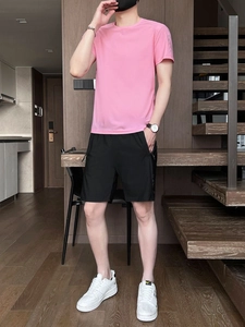 Men's summer pink quick-dry t-shirt and black sports shorts set for casual running
