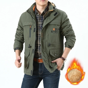 Herren Outdoor-Kapuzenjacke in Armeegrün mit warmem orangem Fleece-Futter und Taschen