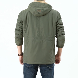 Herren Outdoor Parka in Armeegrün mit Fleecefutter und elastischen Bündchen Rückansicht
