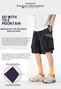 Detail der schwarzen wasserdichten Cargoshorts mit großen Taschen und Funktionsmaterial