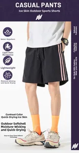 Dettaglio di pantaloncini sportivi outdoor in tessuto traspirante con strisce rosa