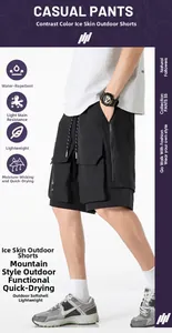 Détail du short cargo technique imperméable avec poches multiples et taille à cordon de serrage