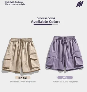 Détail de shorts cargo kaki et violets avec taille élastique et grandes poches à rabat