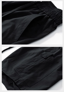 Détails du short noir montrant la taille élastique avec poches latérales et poche arrière