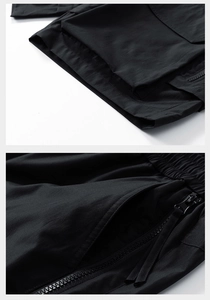 Détails du short cargo noir avec poches utilitaires et fermeture éclair robuste