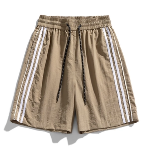 Pantaloncini sportivi da uomo in seta di ghiaccio kaki con strisce laterali