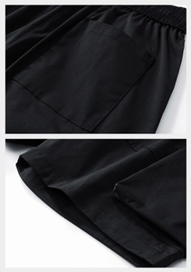 Détails de short en sergé noir avec taille élastique et poches cargo renforcées